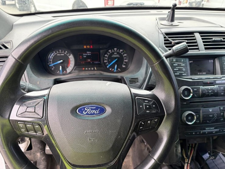 2016-ford-explorer-image-13