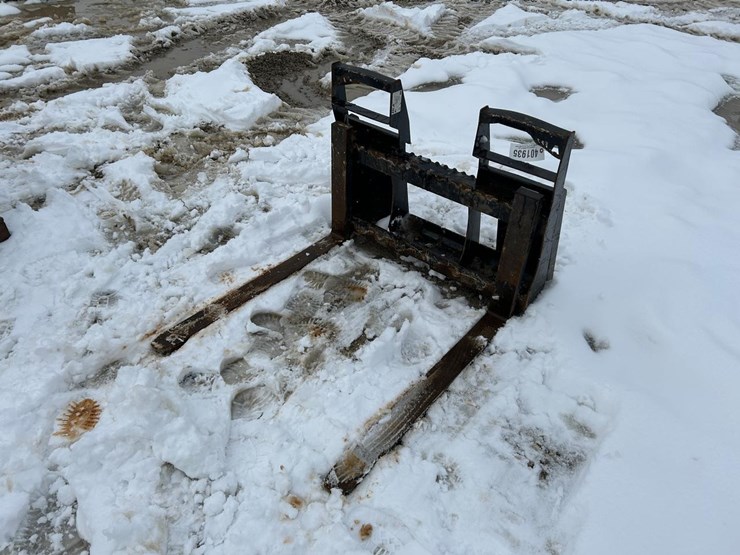 36”-skid-steer-pallet-forks-image-2