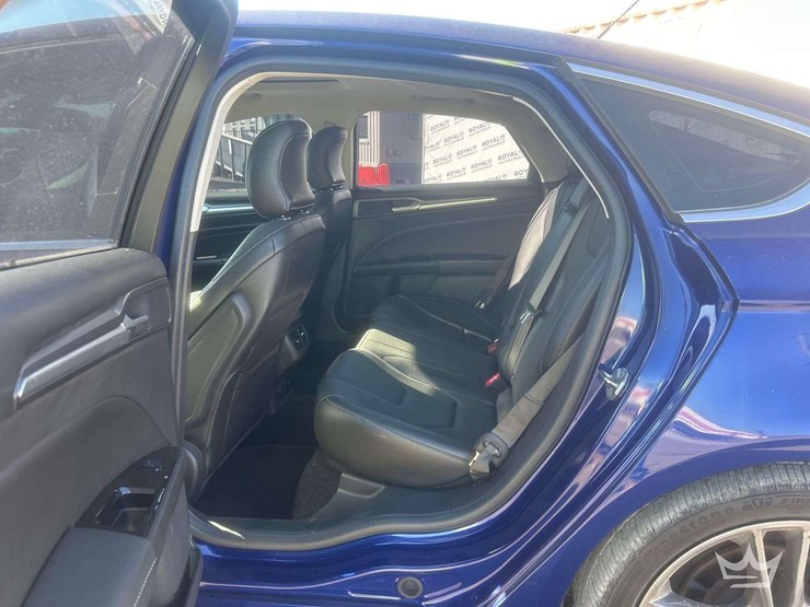 2016-ford-fusion-titanium-sedan-image-19