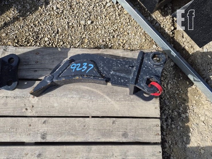 mini-excavator-frost-tooth/ripper-attachment-image-1