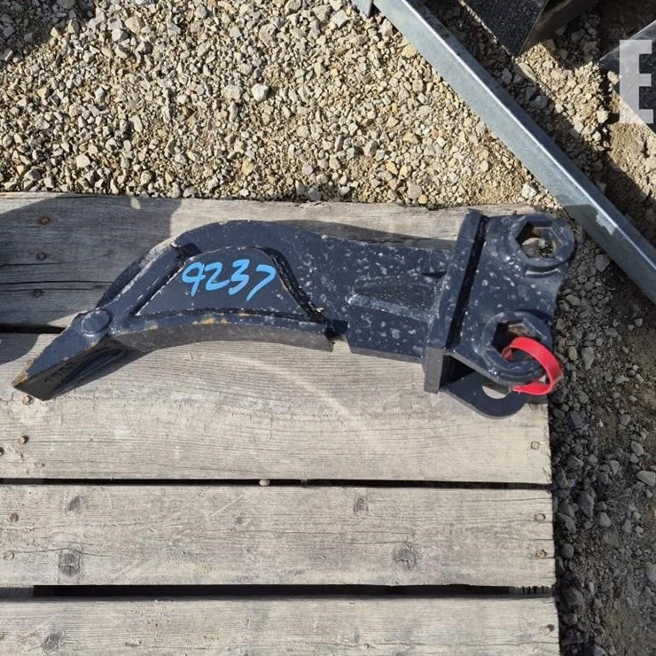 MINI EXCAVATOR FROST TOOTH/RIPPER ATTACHMENT