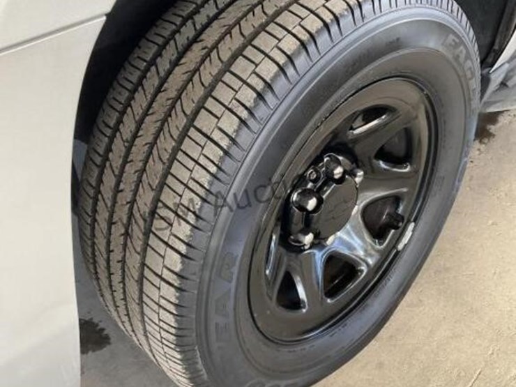 2015-chevrolet-tahoe-image-8