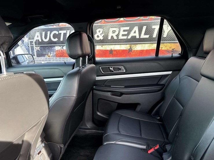 2016-ford-explorer-xlt-image-19
