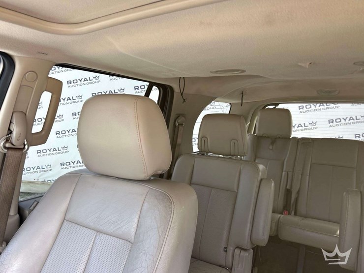 2011-ford-expedition-image-21