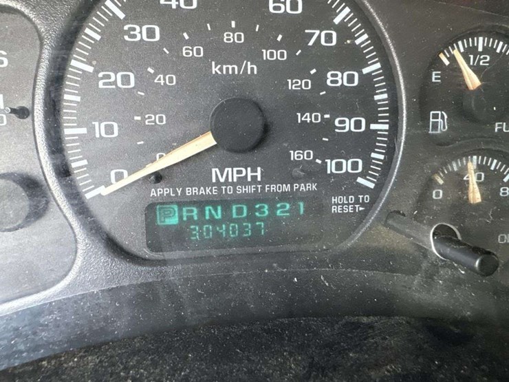 2002-chevrolet-silverado-2500hd-image-23