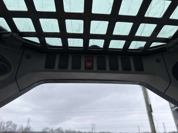 2011-bobcat-s175-image-14