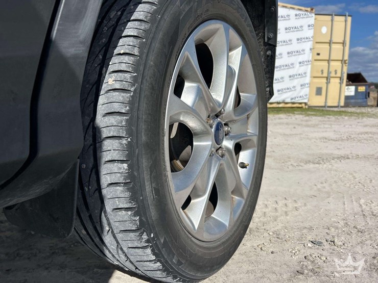 2015-ford-escape-titanium-image-25