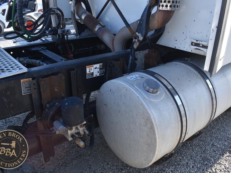 2012-kenworth-t660-image-21