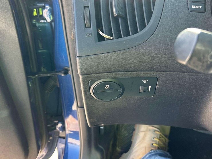 2015-hyundai-genesis-3.8-coupe-image-16