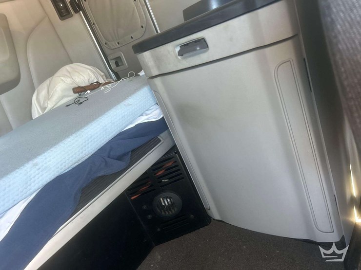 2020-peterbilt-579-image-40