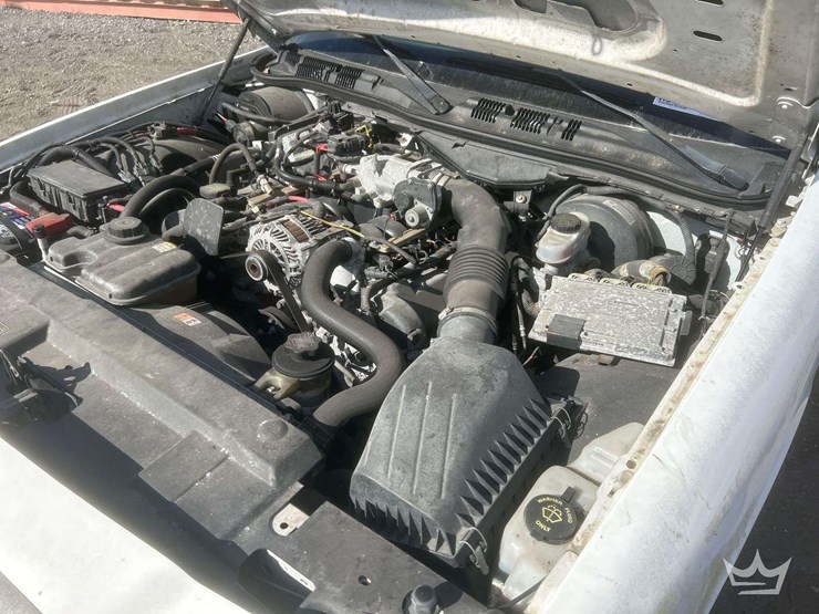 2010-ford-crown-victoria-image-9