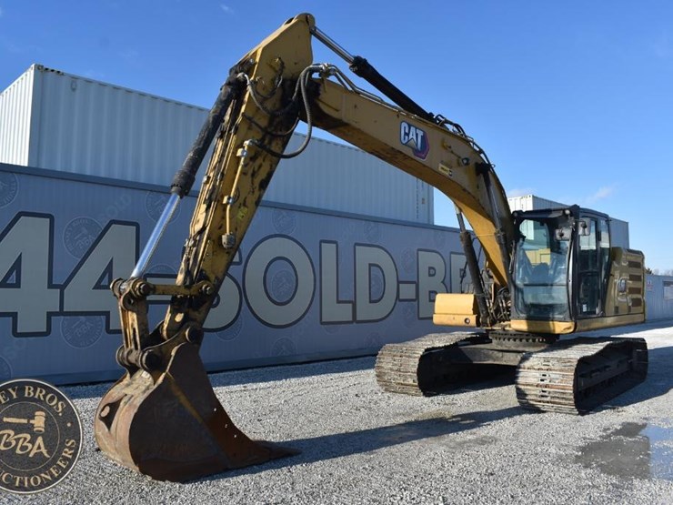 2020-caterpillar-320-image-3
