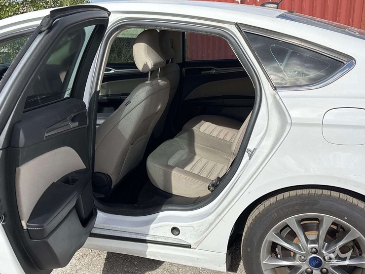 2017-ford-fusion-hybrid-sedan-image-17