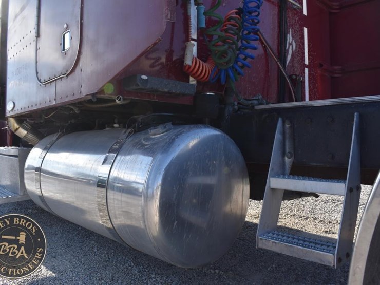 2004-peterbilt-379-image-29