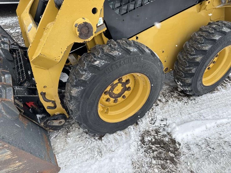 2023-caterpillar-226-image-7