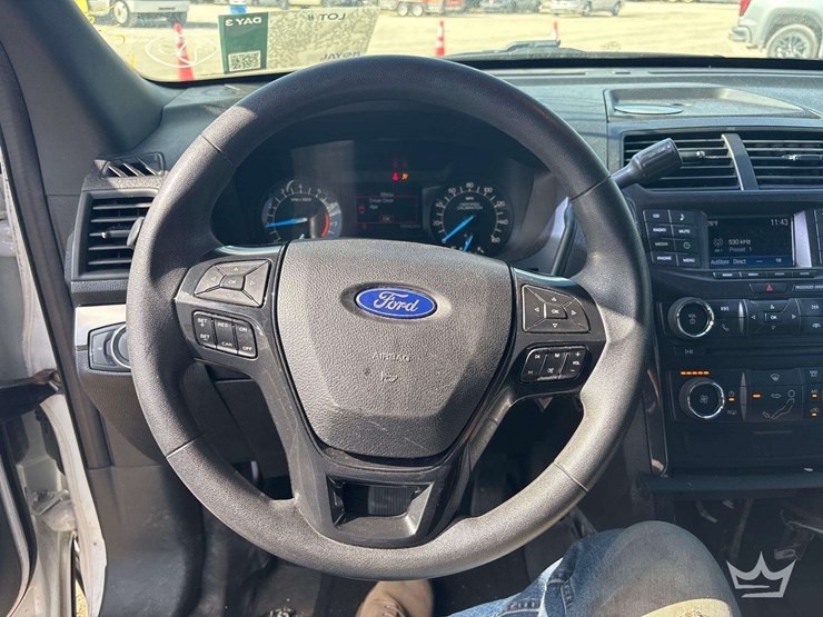 2018-ford-explorer-image-13