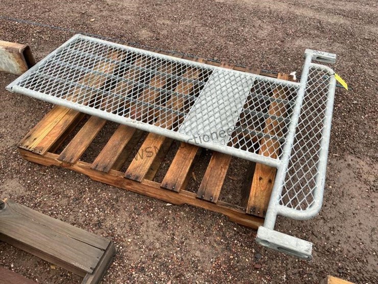 galvanized-loading-ramp-image-4