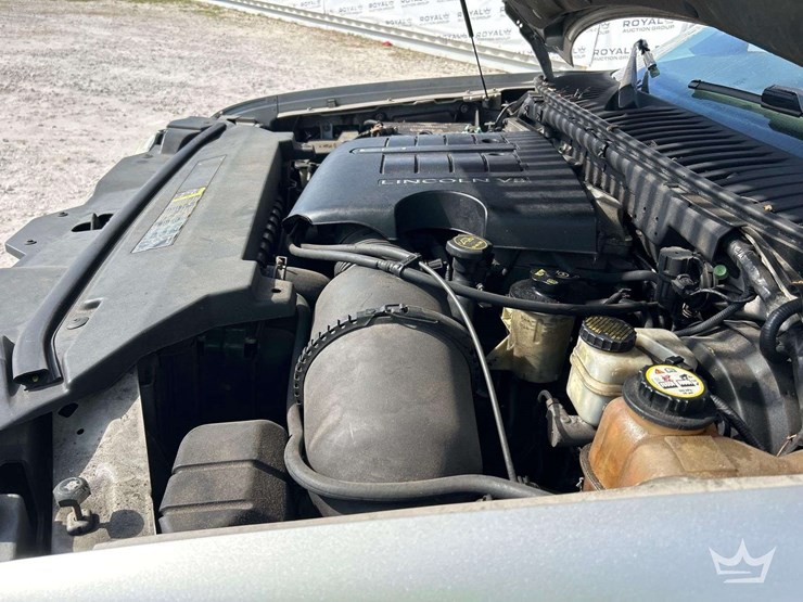 2004-lincoln-navigator-image-9