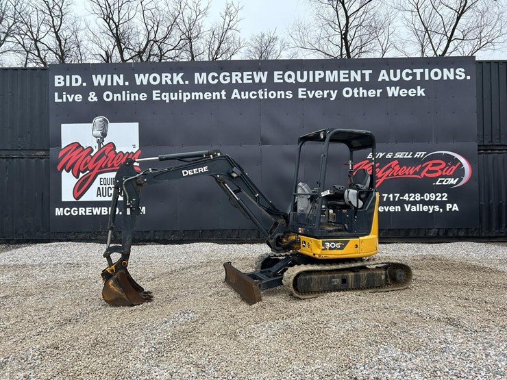 2022-deere-30g-image-1