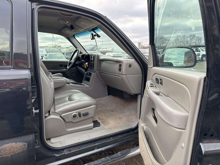 2005-gmc-sierra-2500-image-15