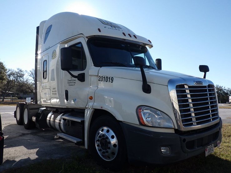 2020-freightliner-cascadia-125-image-3
