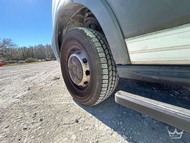 2015-ford-transit-image-31