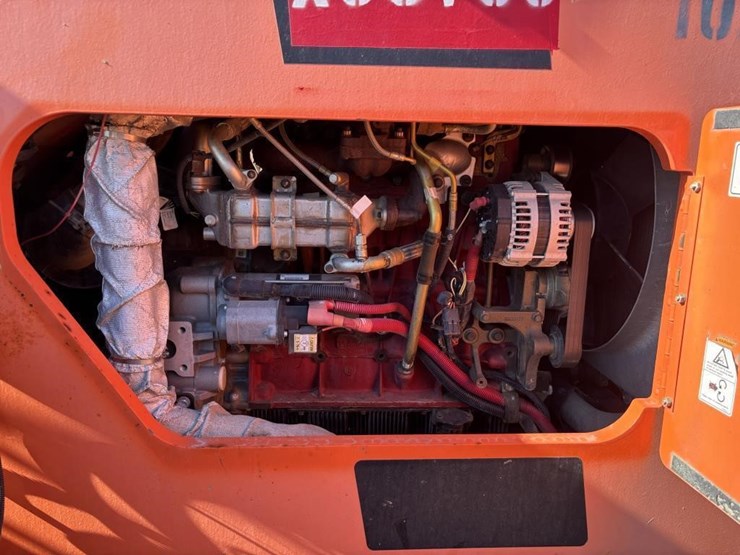 2017-jlg-8042-image-45