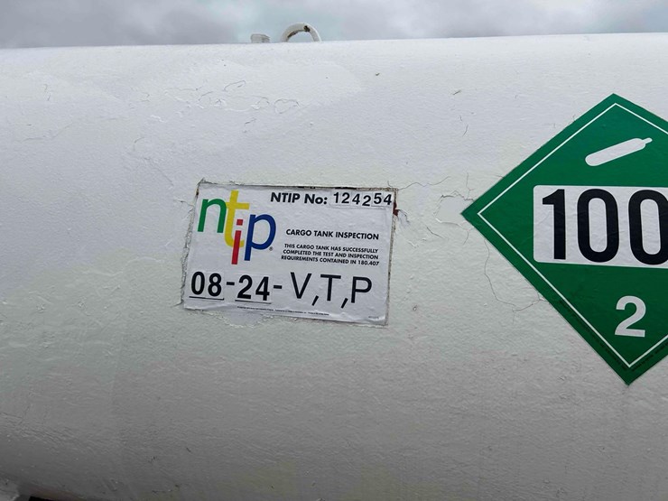 ag-systems-twin-1000-gal.-nh3-tanks-on-gear-#17-image-13