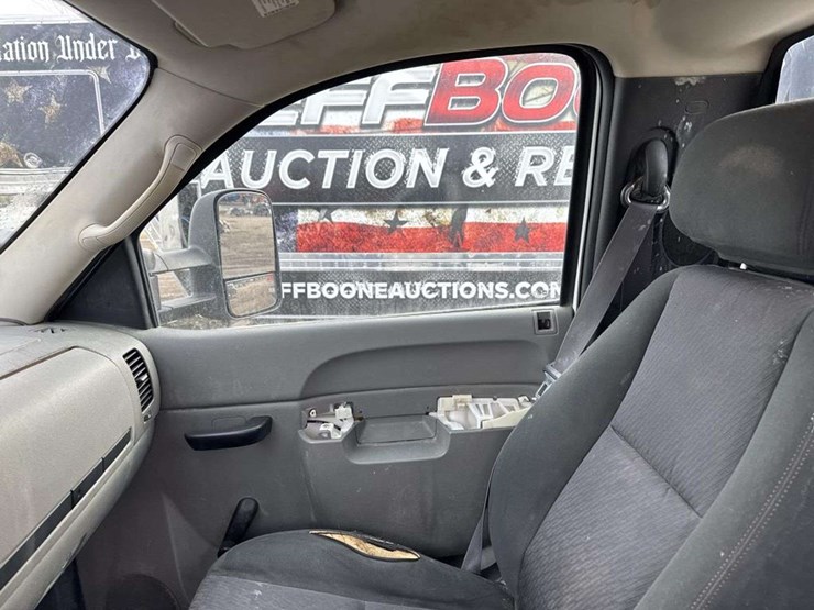 2013-chevrolet-2500-image-13