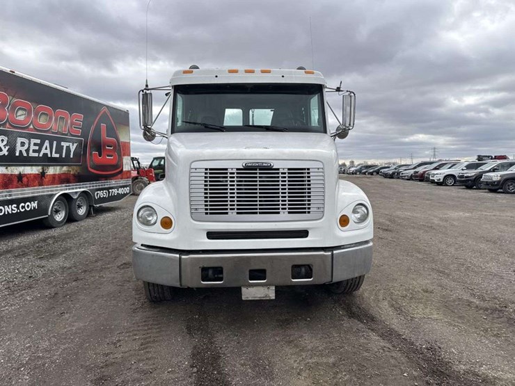 2000-freightliner-fld112-image-7