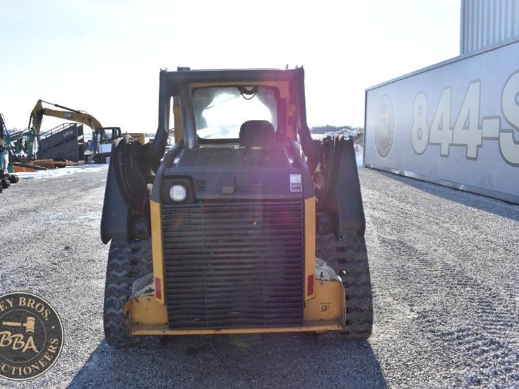 2015-deere-323e-image-12