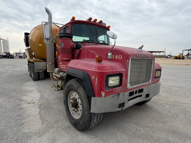 1997-mack-mixer-image-1