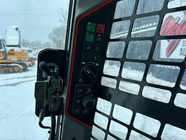 2022-bobcat-t66-image-21