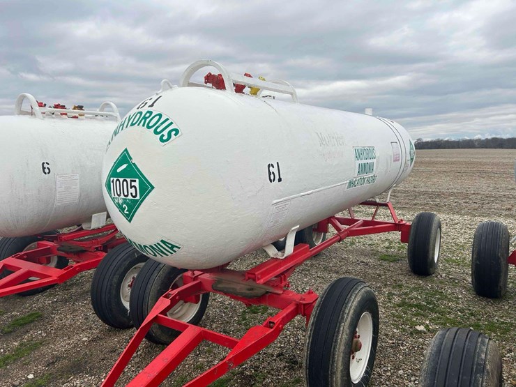 1000-gal.-nh3-tank-on-gear-#61-sells-offsite-image-12