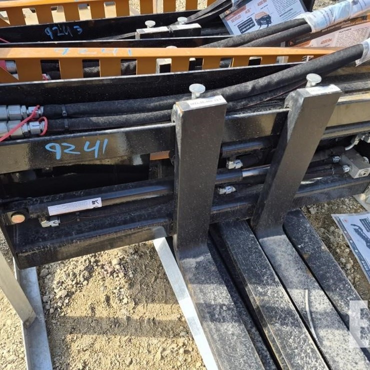 WOLVERINE PFA-11-3300G HYDRAULIC PALLET FORKS