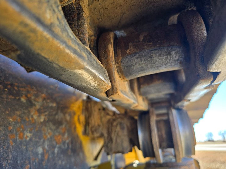 2015-caterpillar-953d-image-67