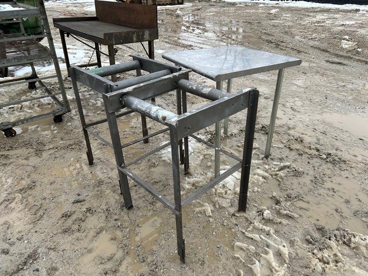 lot-of-roller-stands-and-table-image-3