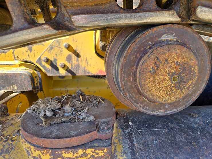 2015-caterpillar-953d-image-49