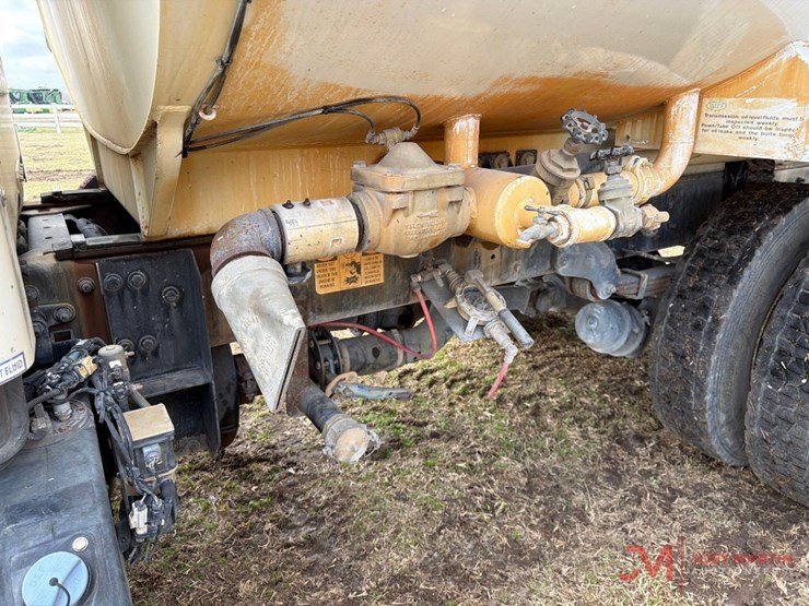 2018-freightlinerwater-truck-image-7