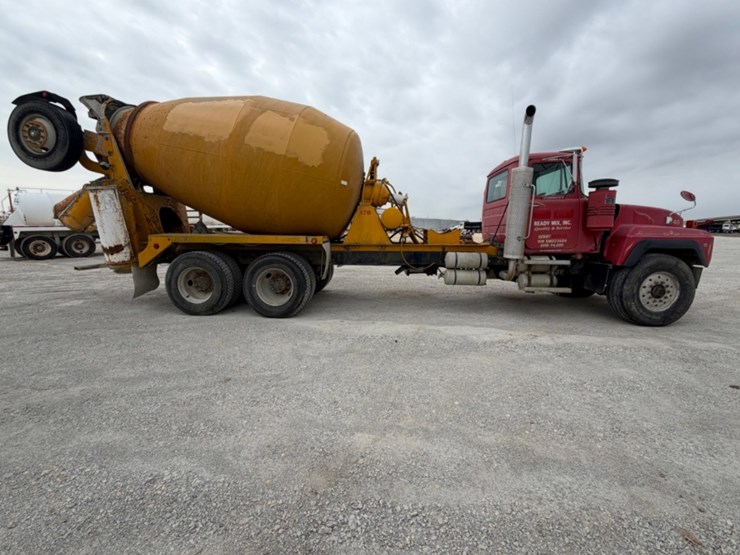 1997-mack-mixer-image-2