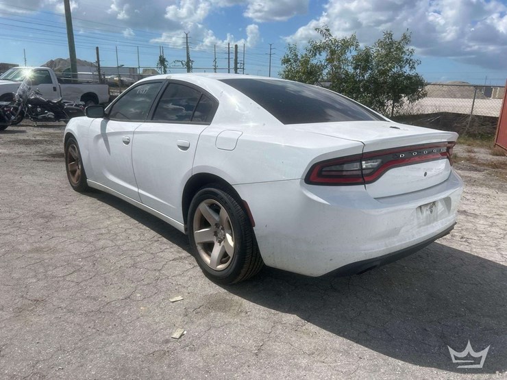 2017-dodge-charger-sedan-image-4