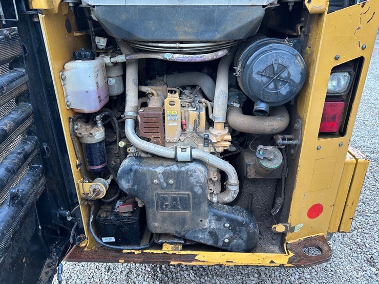 2016-caterpillar-259d-image-17