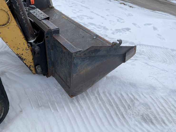 #7565-•-72"-bucket-image-3