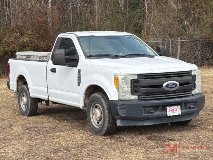2017-ford-f250-xl-image-1