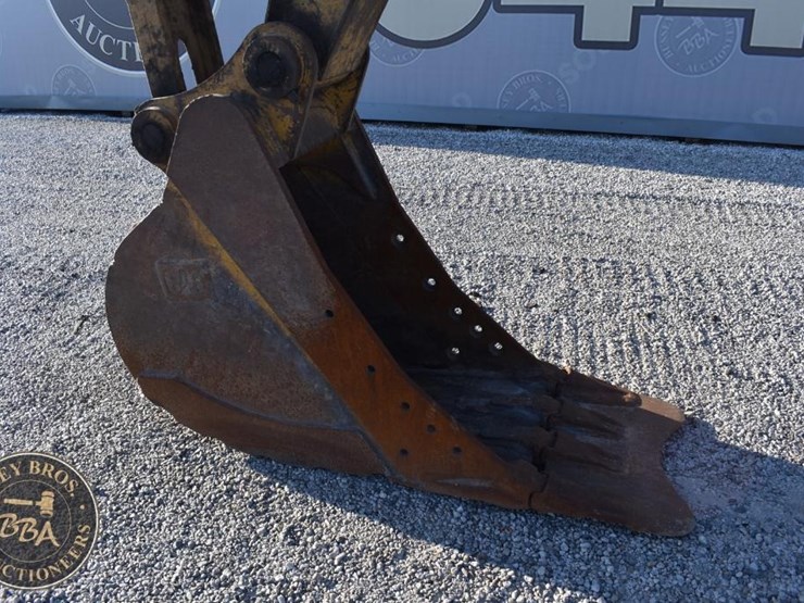 2020-caterpillar-320-image-15