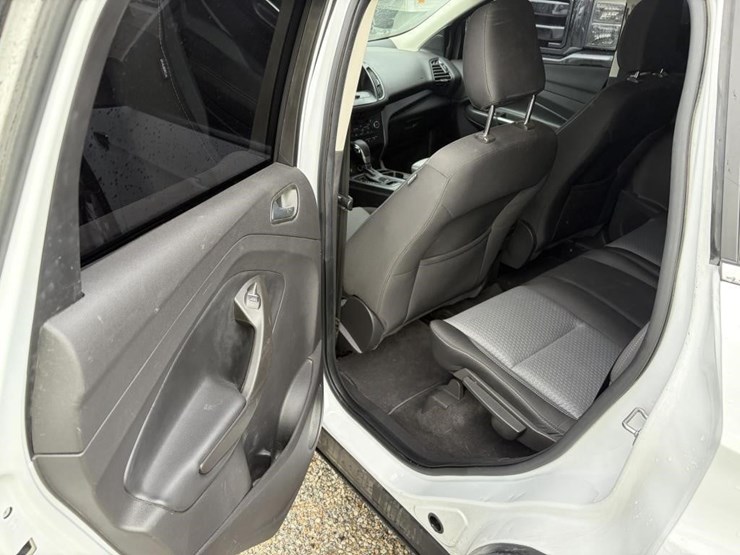 2019-ford-escape-se-image-12