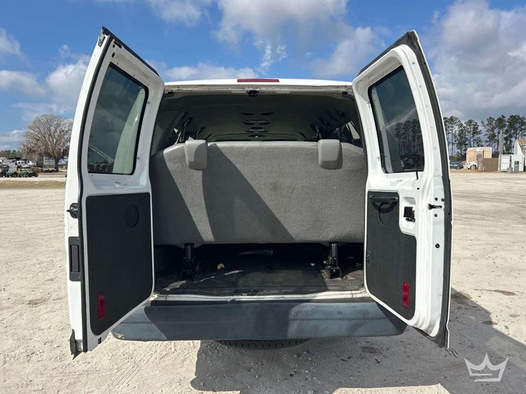 2012-ford-e350-image-25