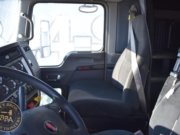 2012-kenworth-t660-image-36