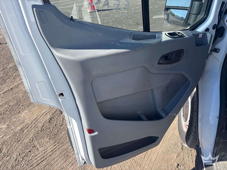 2019-ford-transit-image-6