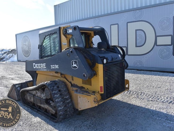 2015-deere-323e-image-9